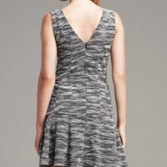 Banana Republic sleeveless tweed dress - Picture 2 of 7